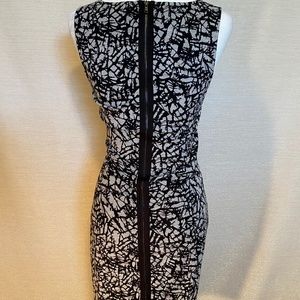 KENNETH COLE GRAY & BLACK DRESS SIZE -6